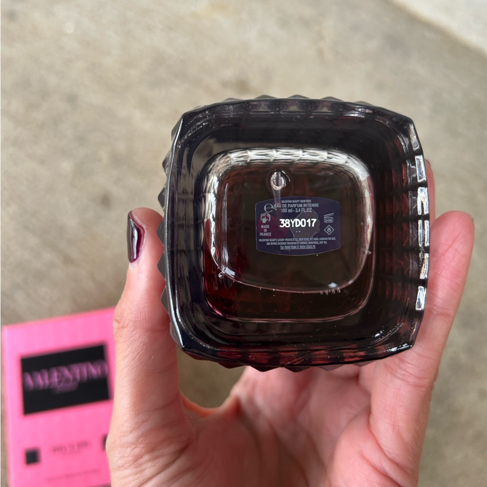 Valentino Born In Roma Intensr Eau De Parfum 3.4 Fl Oz Full - Picture 2 of 4